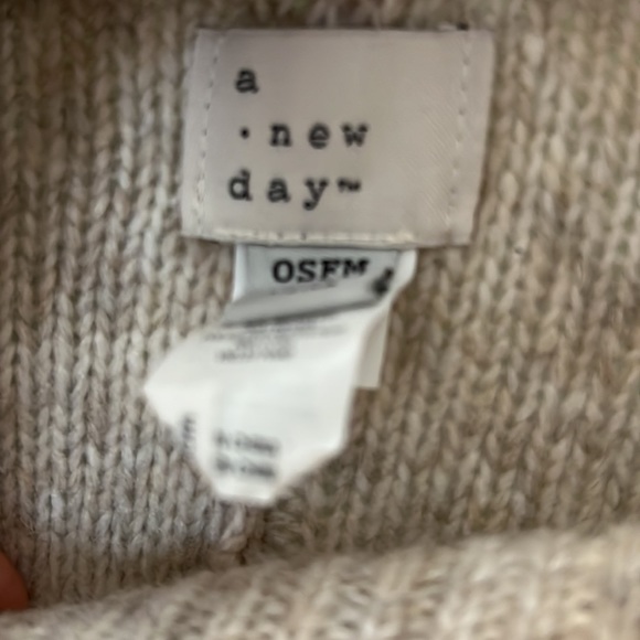 Like New Knit Poncho OS - Picture 3 of 6